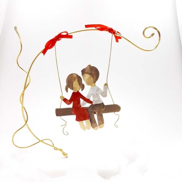 Ζευγάρι πάνω σε κούνια